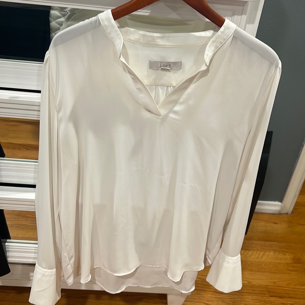 LOFT POLYESTER BLOUSE.